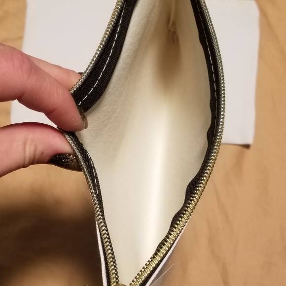 NWT White Vinyl Zip Makeup Bag "Wake Up And Make Up" - Picture 9 of 11